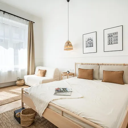 Empire Echo 2-bdr Apartment *