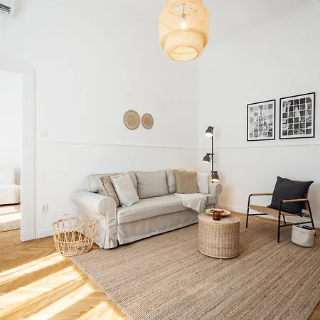 Empire Echo 2-bdr Apartment *