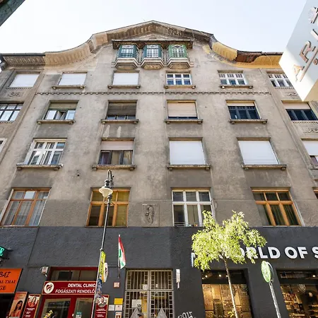 Empire Echo 2-bdr Apartment Budapest