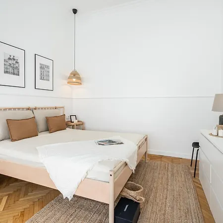 Empire Echo 2-bdr Apartment