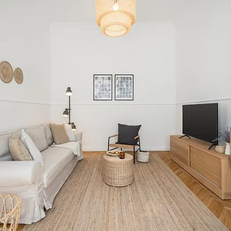 Empire Echo 2-bdr Apartment Budapest