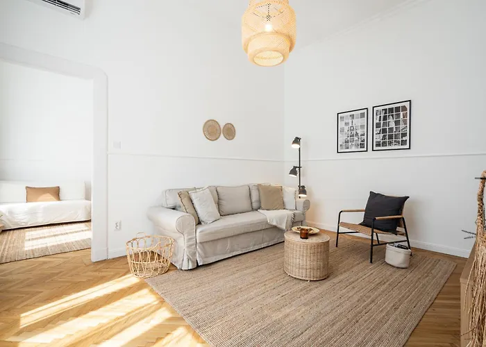 Empire Echo 2-bdr Apartment *